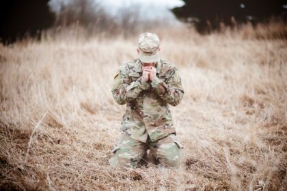 Influenceuse Militaire Pro-Trump Qui Cartonne