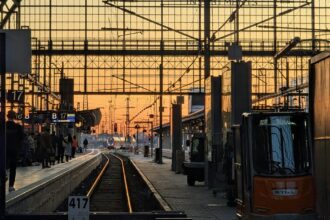 Xiaomi 17 Ultra Vs Iphone