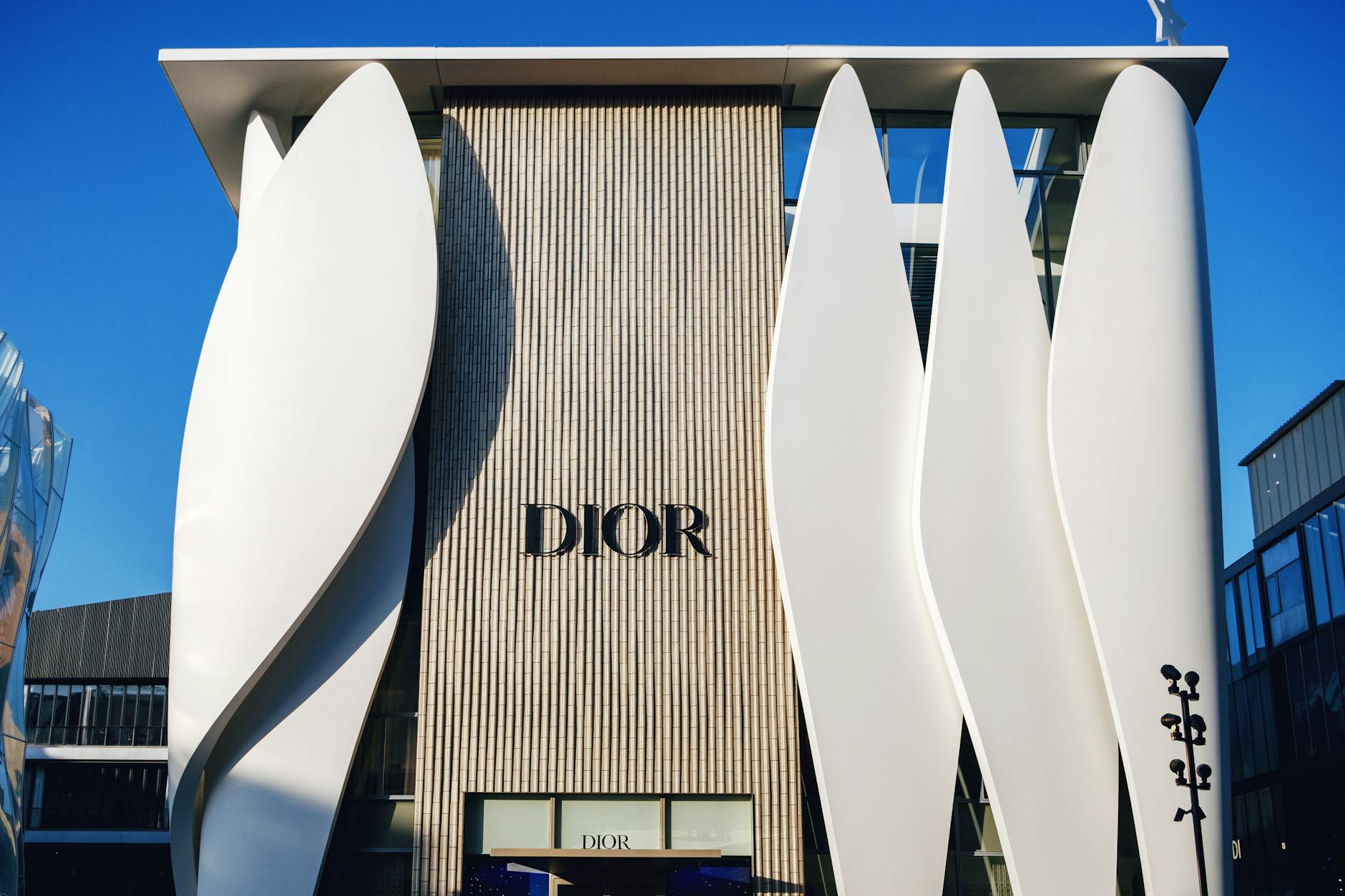 Rapprochement Entre Art Monde Luxe